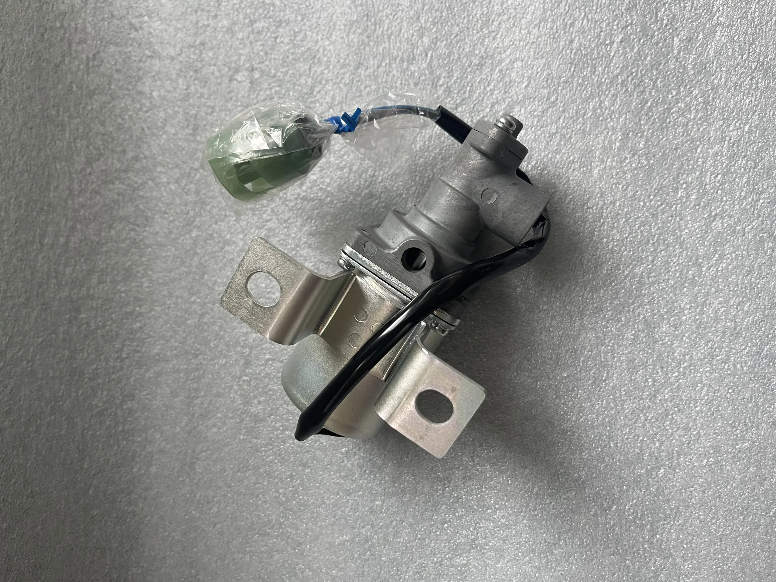 Комацу клапан соленоидный 425-06-11150