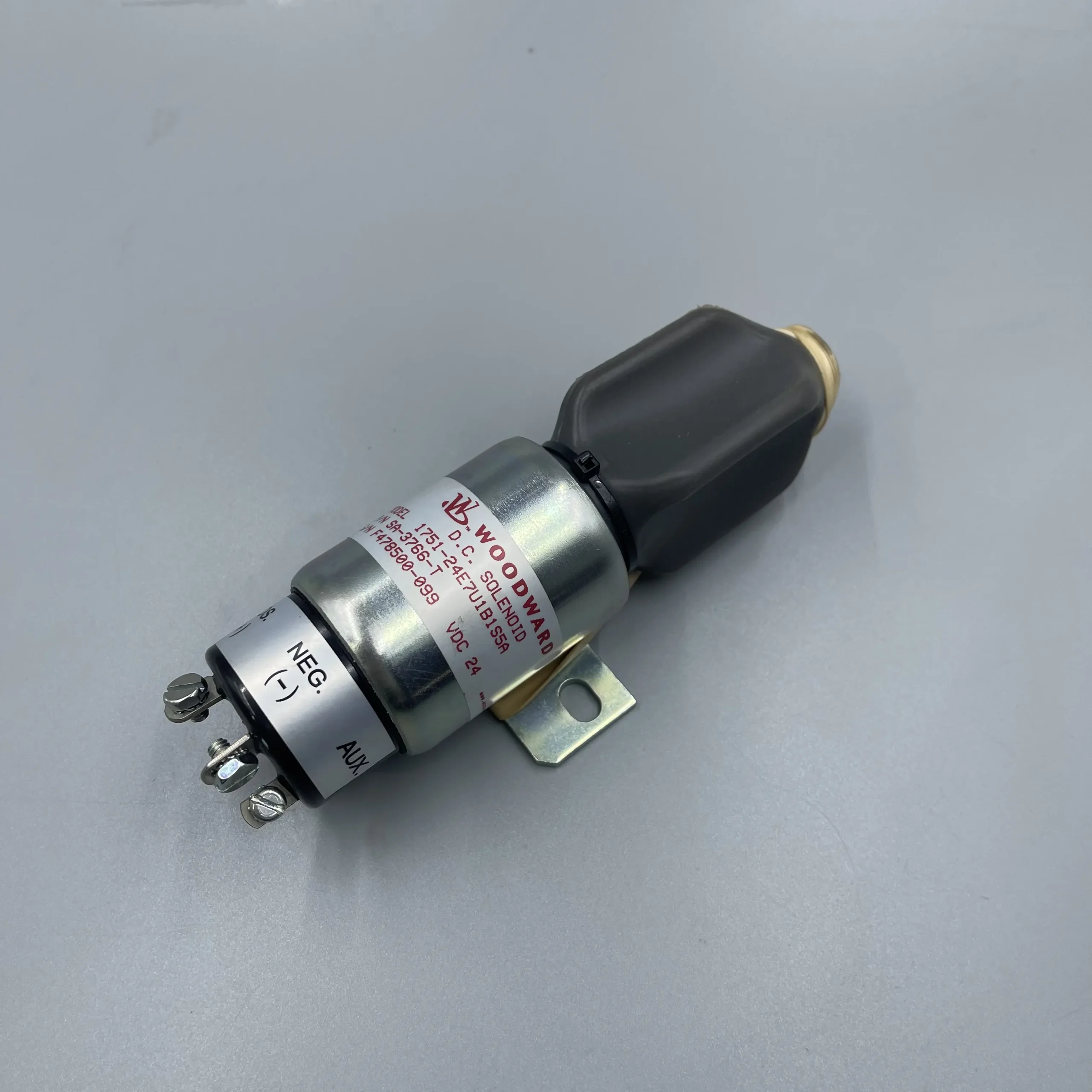 Запчасть 600-815-7550 Соленоид KOMATSU，есть в наличии на нашем складе, по выгодной цене