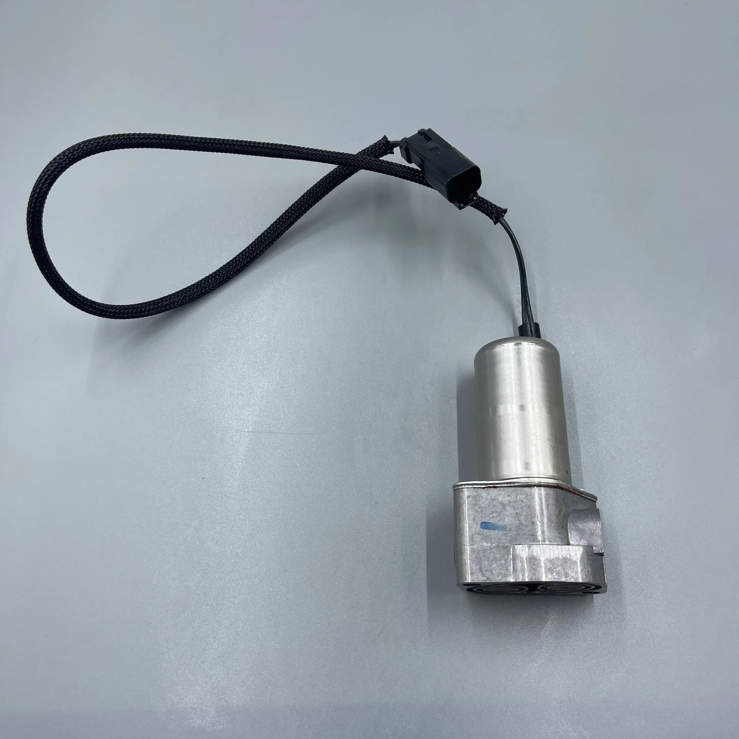 7022107620 702-21-07620  соленоидный клапан KOMATSU，есть в наличии на нашем складе, по выгодной цене