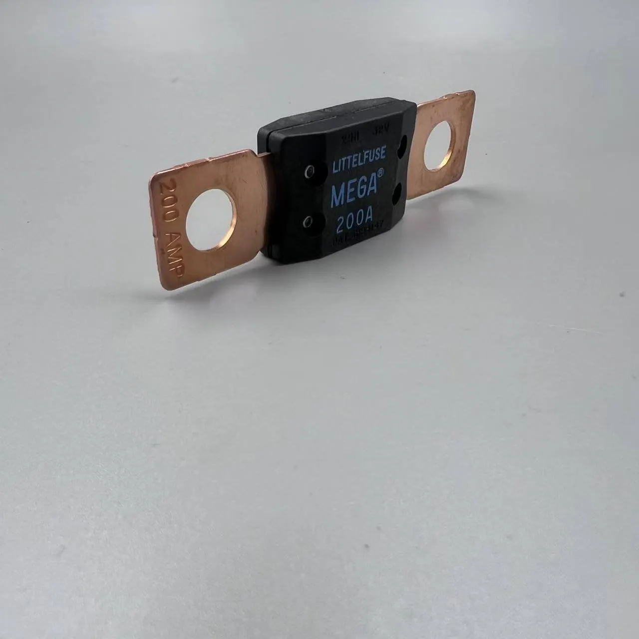 Предлагаем купитьЗапчасть 561-06-81610 ПРЕДОХРАНИТЕЛЬ от производителя KOMATSU по выгодной цене есть в наличии на нашем складе