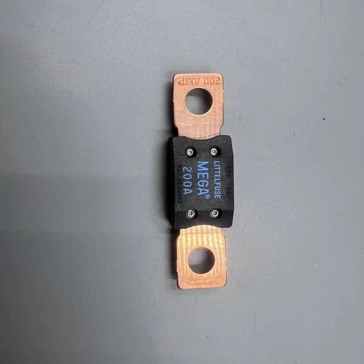 Предлагаем купитьЗапчасть 561-06-81610 ПРЕДОХРАНИТЕЛЬ от производителя KOMATSU по выгодной цене есть в наличии на нашем складе