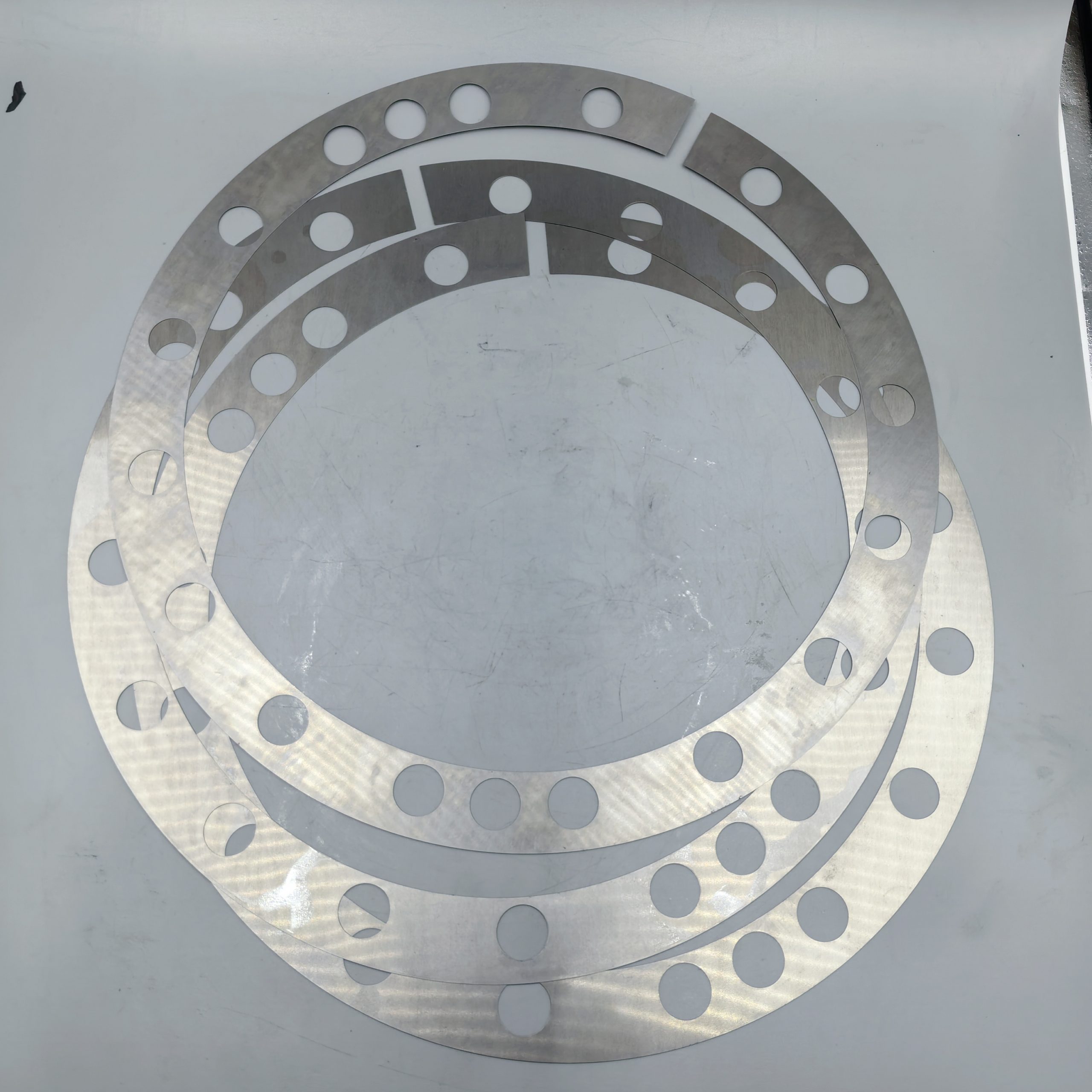 Komatsu SHIM 561-22-61390 ,по выгодной цене, есть в наличии на нашем складе