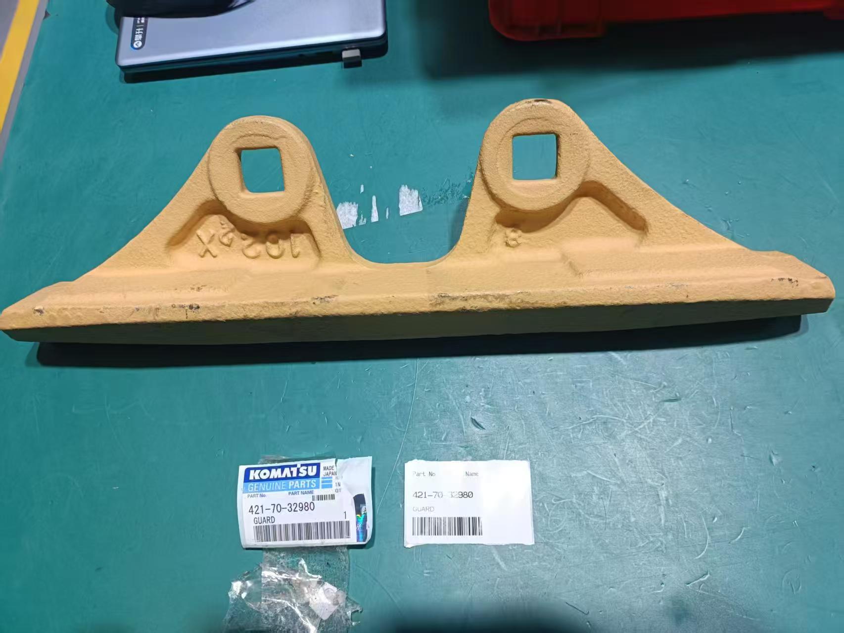 Komatsu Guard 421-70-32980 genuine ,по выгодной цене, есть в наличии на нашем складе