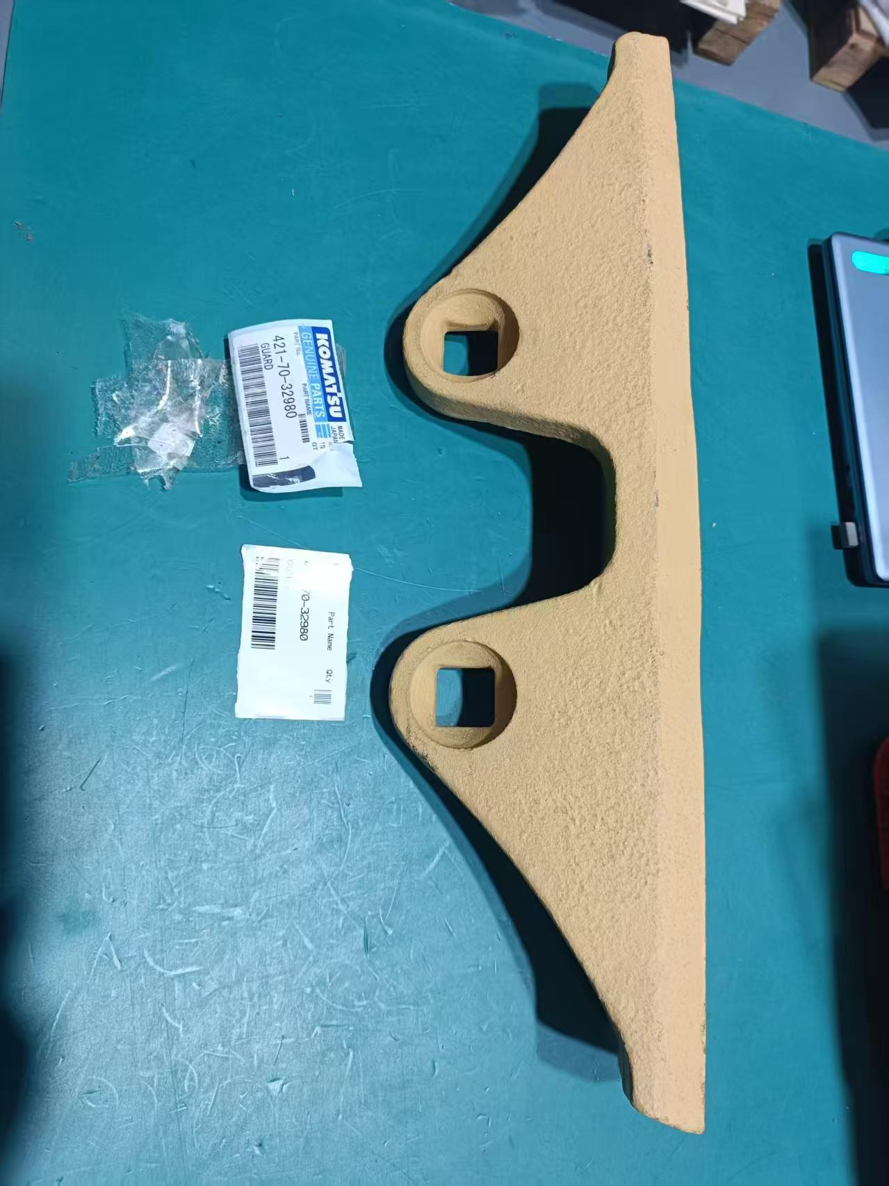 Komatsu Guard 421-70-32980 genuine ,по выгодной цене, есть в наличии на нашем складе