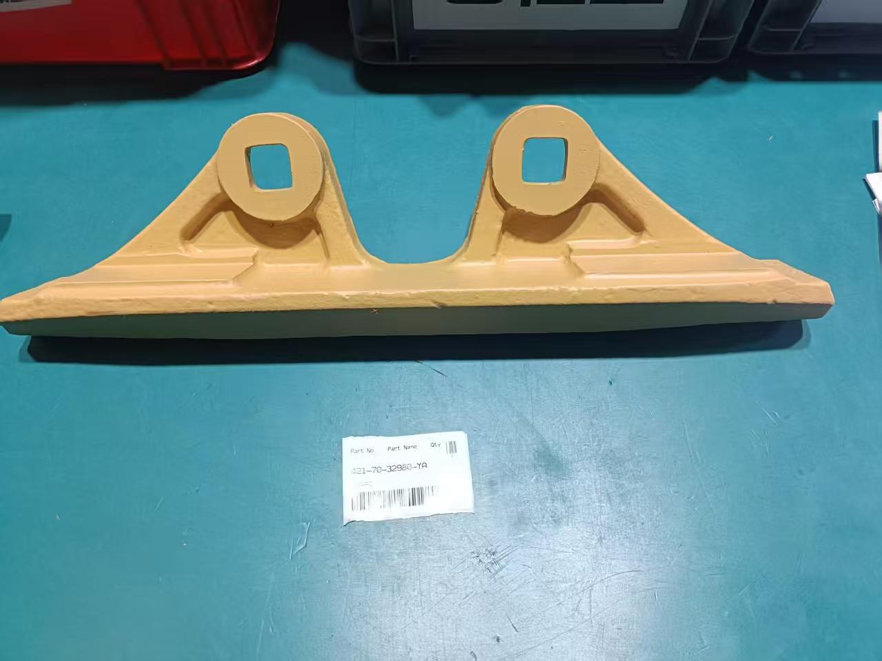 Komatsu Guard 421-70-32980 genuine ,по выгодной цене, есть в наличии на нашем складе