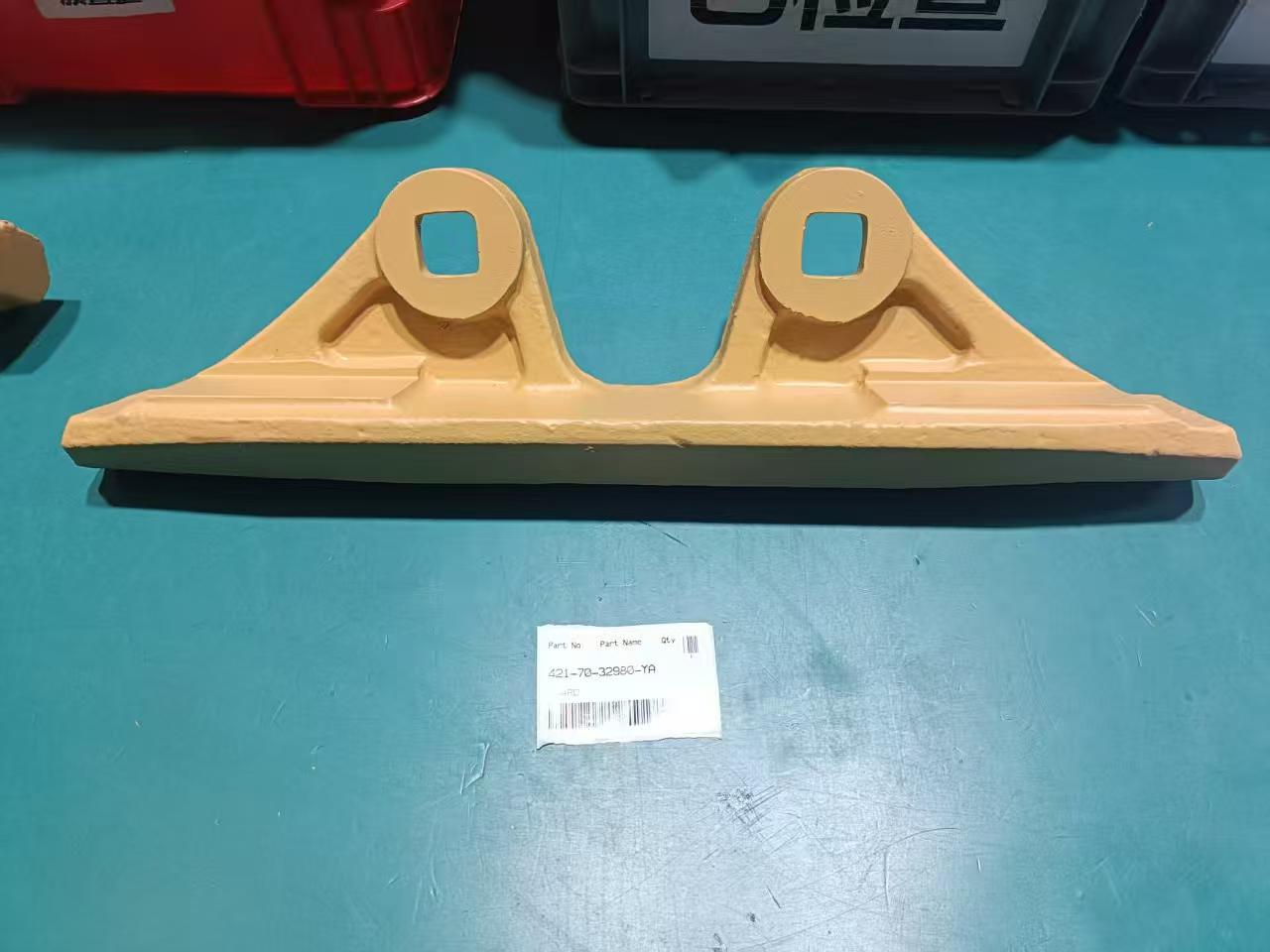 Komatsu Guard 421-70-32980 genuine ,по выгодной цене, есть в наличии на нашем складе