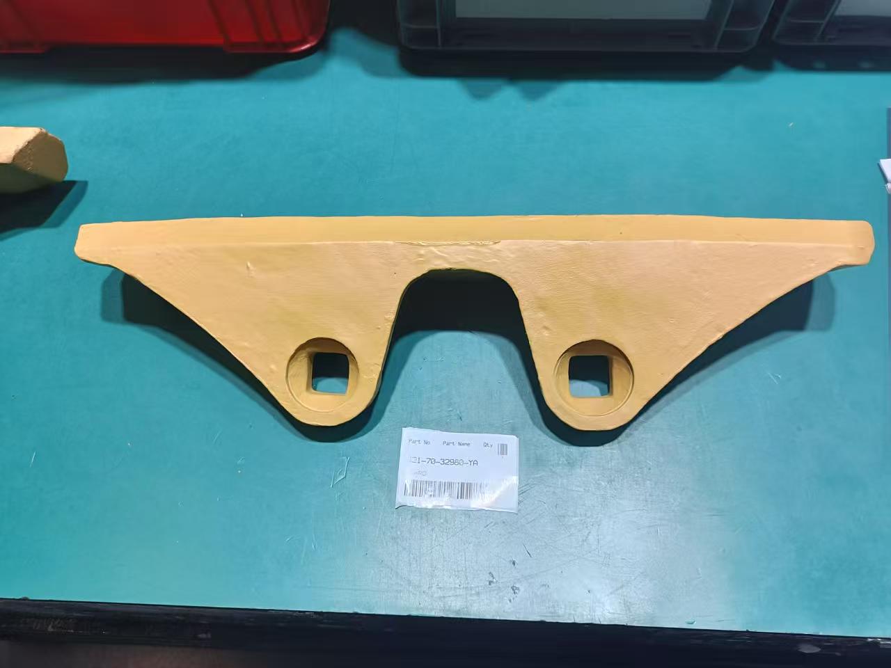 Komatsu Guard 421-70-32980 genuine ,по выгодной цене, есть в наличии на нашем складе