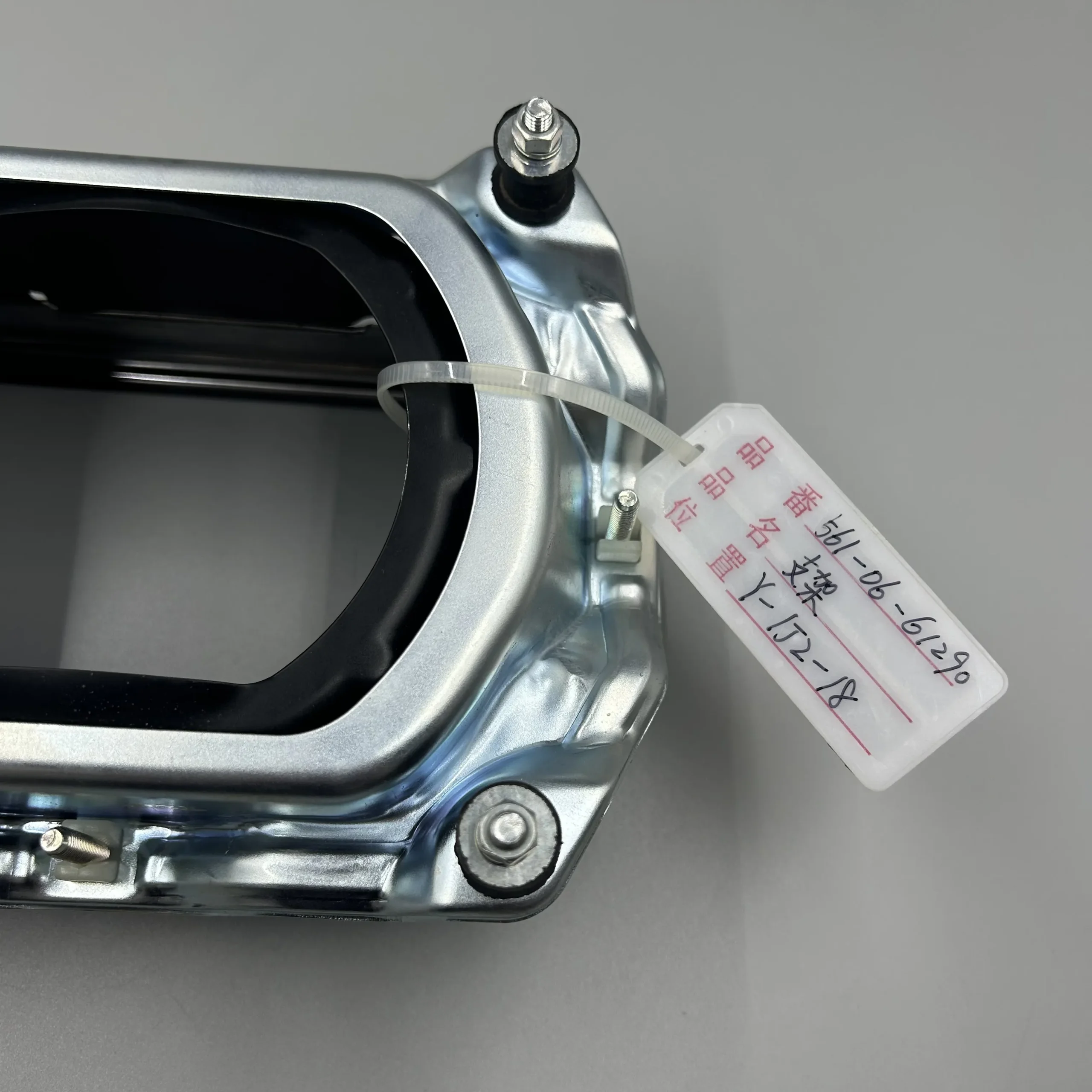 561-06-61290 Dump Truck Bracket for Komatsu HD985-5 HD785-7 по выгодной цене, есть в наличии на нашем складе