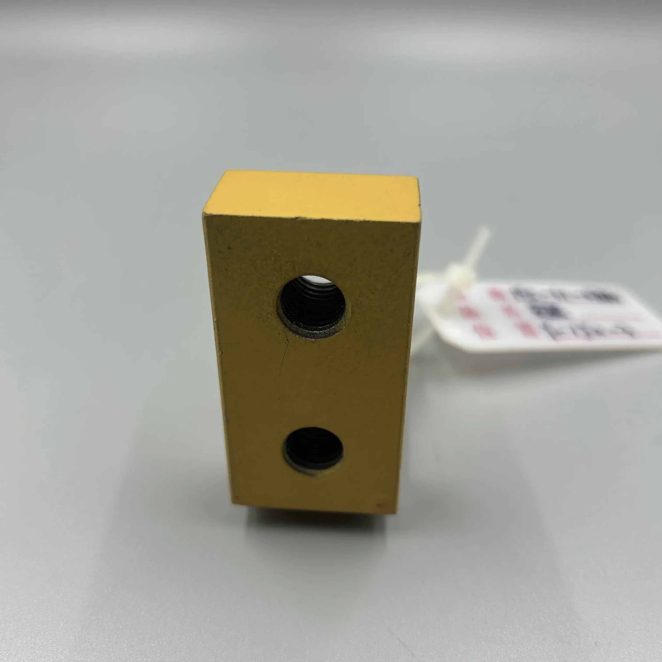Komatsu 195-61-47210 BRACKET по выгодной цене, есть в наличии на нашем складе