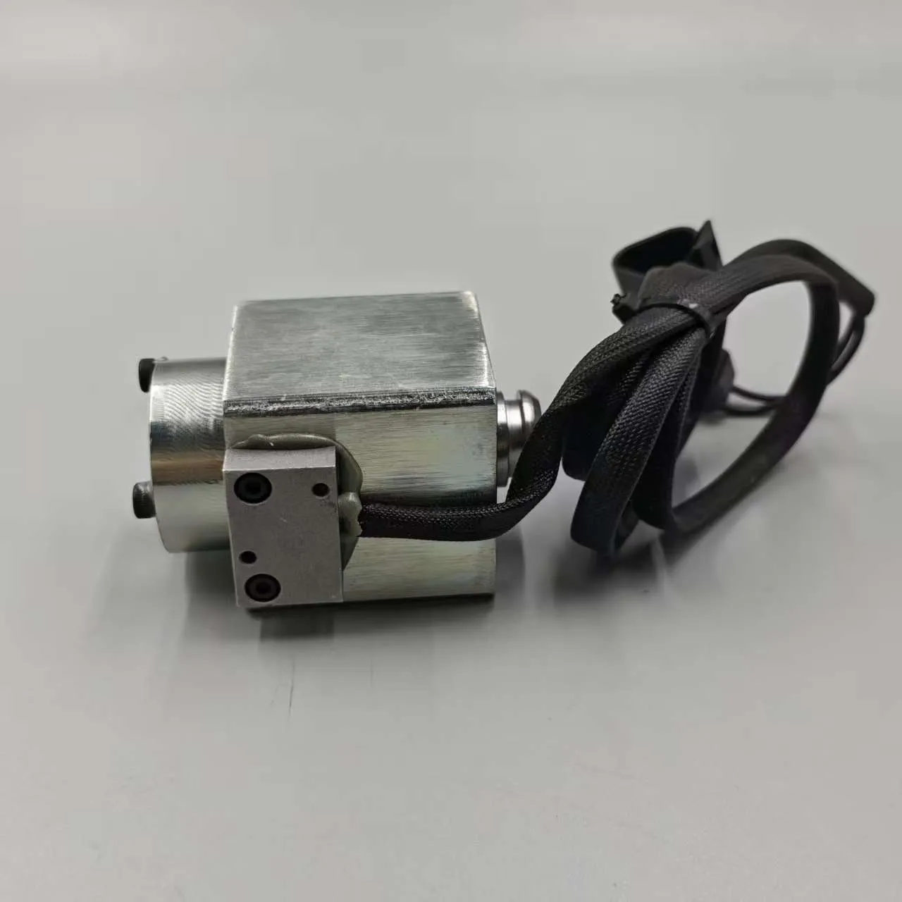 SOLENOID ASS’Y 6553-81-3230 for Komatsu Original, по выгодной цене, есть в наличии на нашем складе