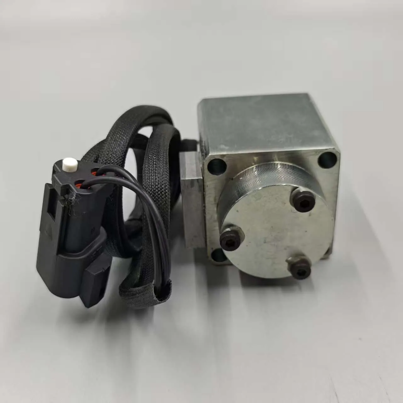 SOLENOID ASS’Y 6553-81-3230 for Komatsu Original, по выгодной цене, есть в наличии на нашем складе