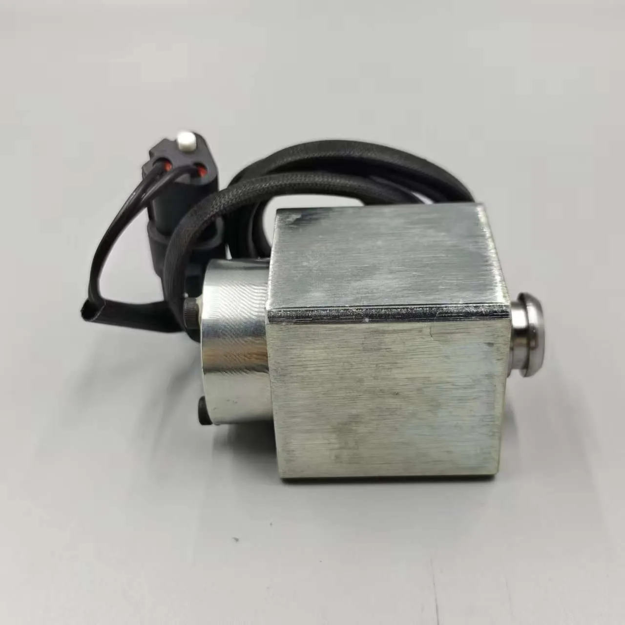 SOLENOID ASS’Y 6553-81-3230 for Komatsu Original, по выгодной цене, есть в наличии на нашем складе