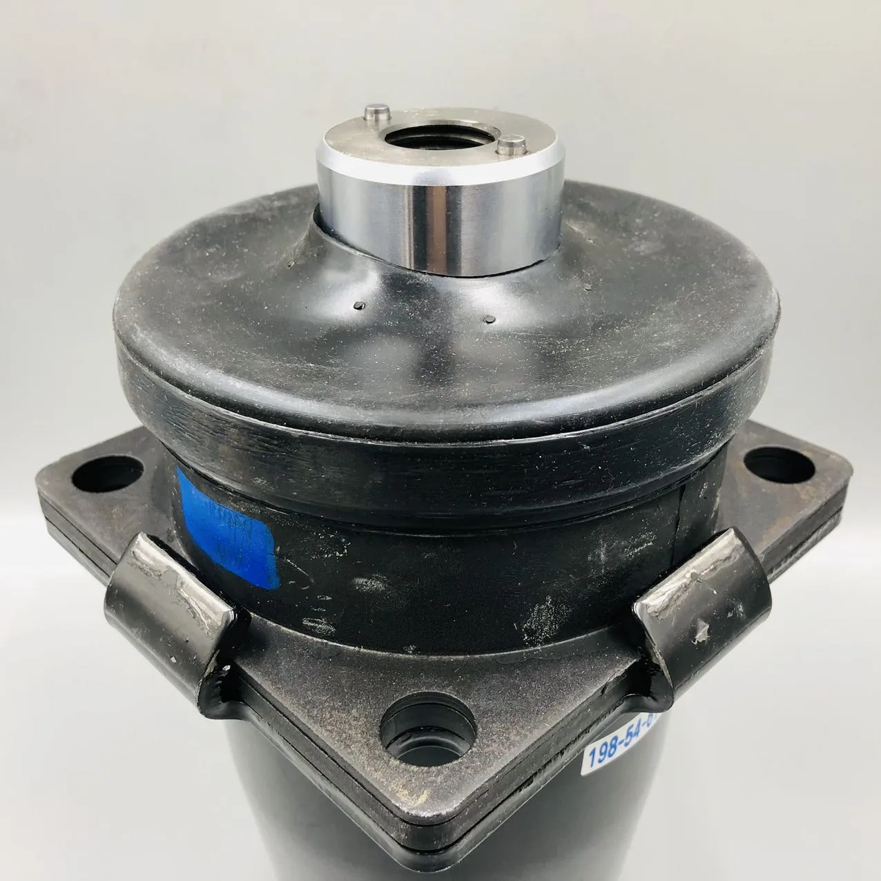 Komatsu  CUSHION 198-54-61822 по выгодной цене, есть в наличии на нашем складе