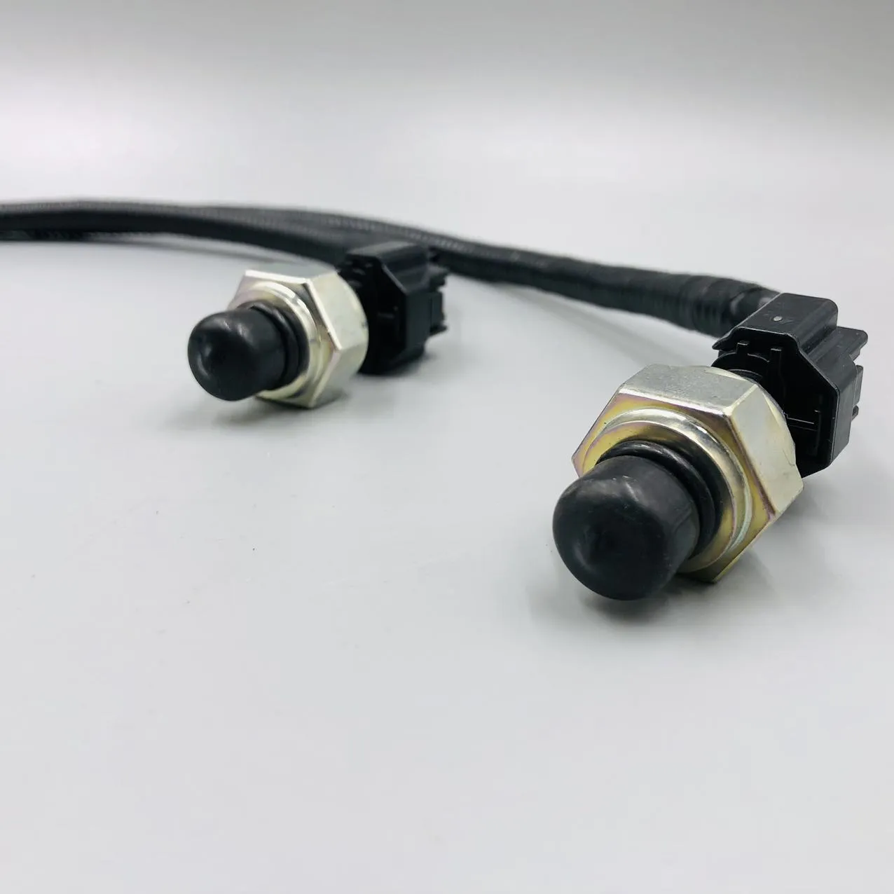 Komatsu 208-06-71220. Sensor по выгодной цене, есть в наличии на нашем складе