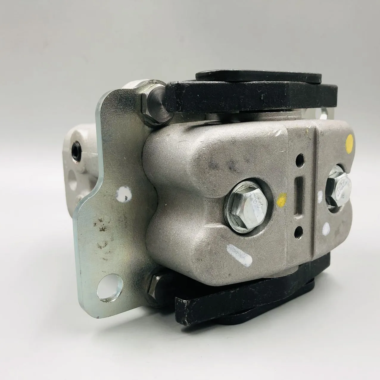 Genuine brand Komatsu PC1250-7 pilot valve 702-16-01682, по выгодной цене, есть в наличии на нашем складе