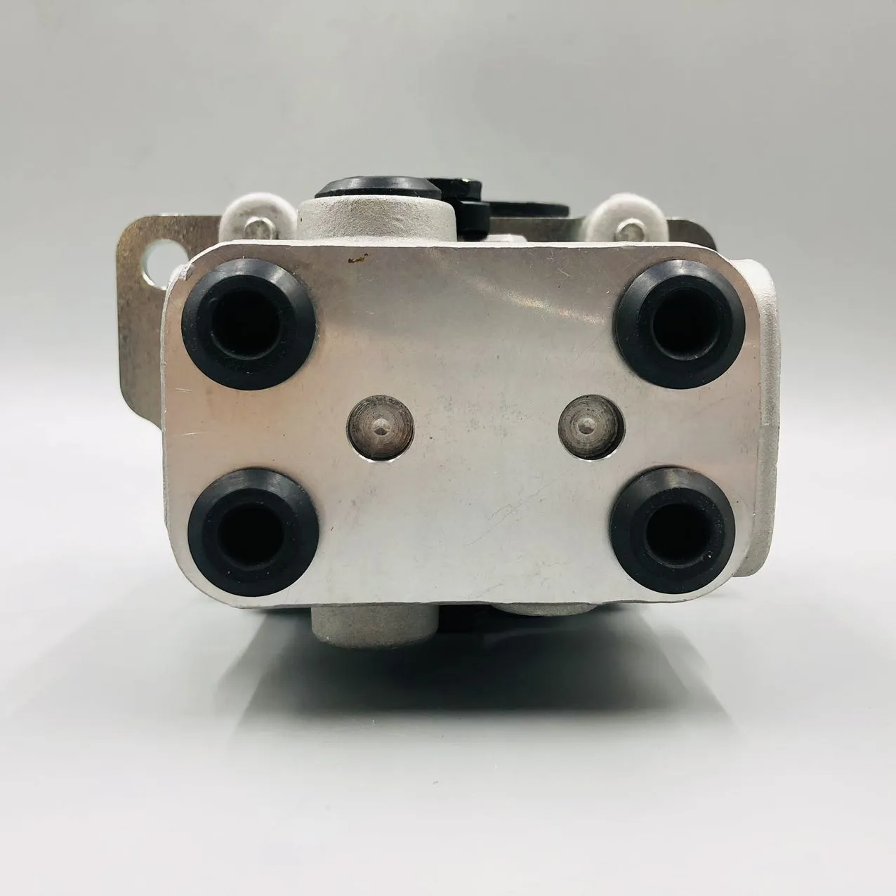 Genuine brand Komatsu PC1250-7 pilot valve 702-16-01682, по выгодной цене, есть в наличии на нашем складе