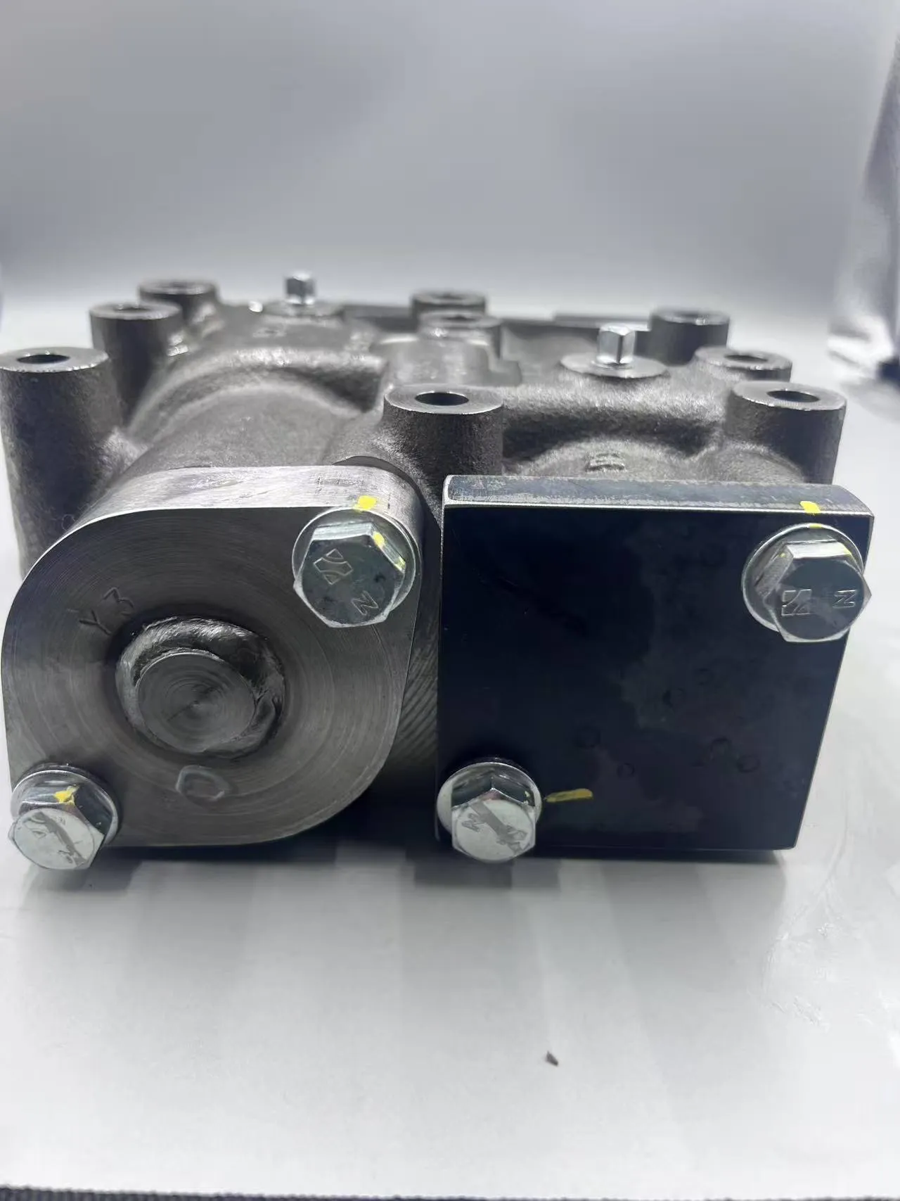 Komatsu VALVE ASS’Y 711-60-26701, по выгодной цене, есть в наличии на нашем складе