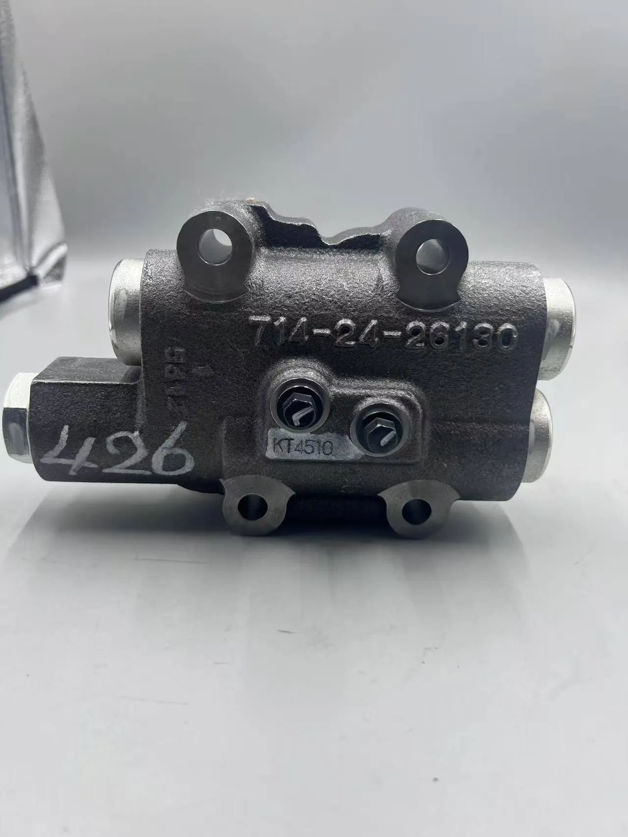 Komatsu 6210-21-8711 BreatherСапун, по выгодной цене, есть в наличии на нашем складе