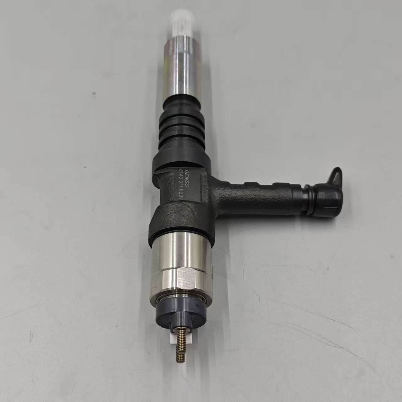 Fuel Injector 095000-6140 6261-11-3200 for Komatsu SAA6D140E PC800-8 PC650-8