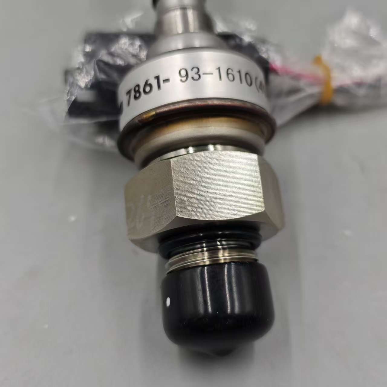 Механические аксессуары Komatsu 7861 – 93 – 1610 Sensor, ACCUMULATOR OIL PRESSURE