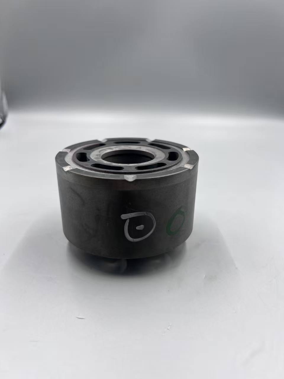 Механические аксессуары Komatsu 708 – S – 13130 Komatsu Block, Cylinder
