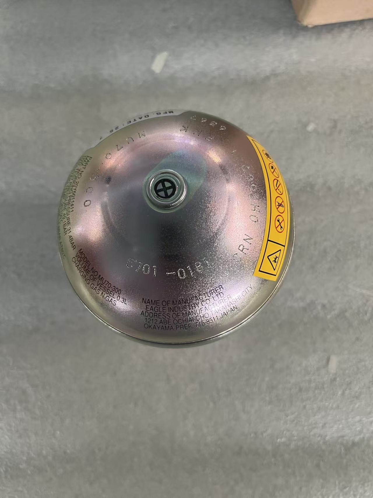 Аккумулятор двигателя 6D102 экскаватора PC200-6 20Y-60-11411