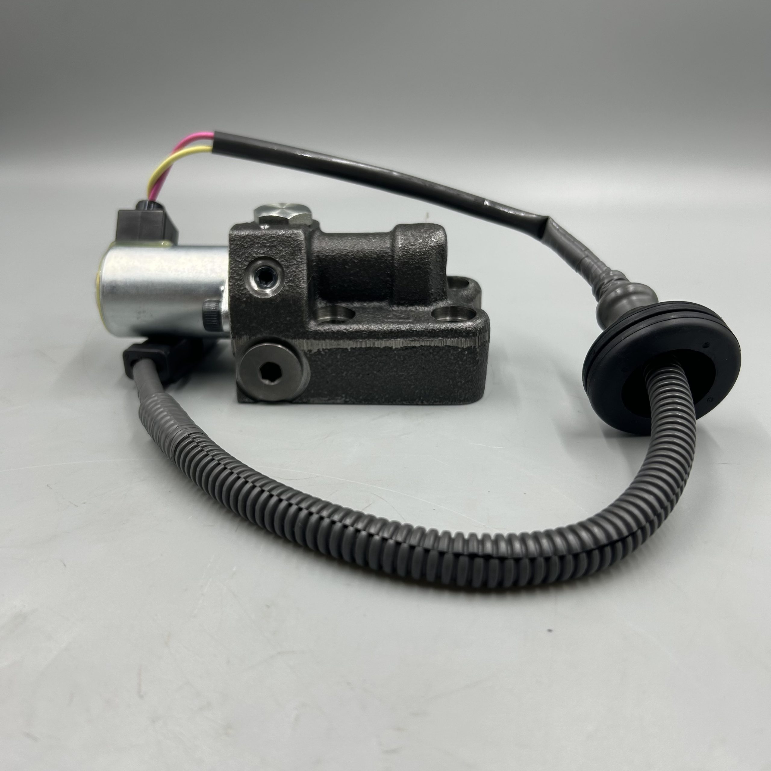708-7W-01070 Комацу клапан сборка, пилот