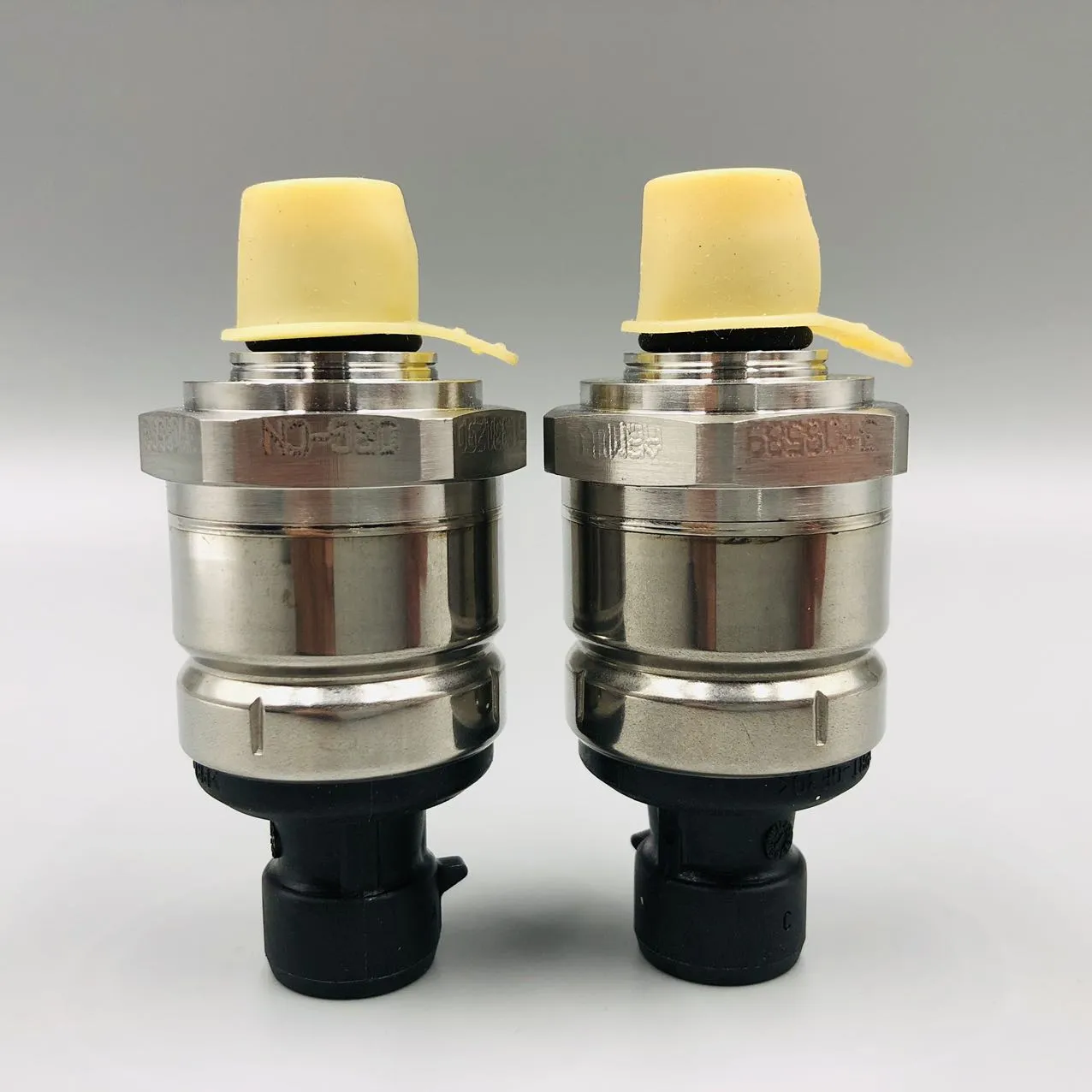 Комацу (Komatsu) Датчик давления 6560-61-7101, 6560-61-7102 для двигателей Cummins Komatsu SA6D170E.