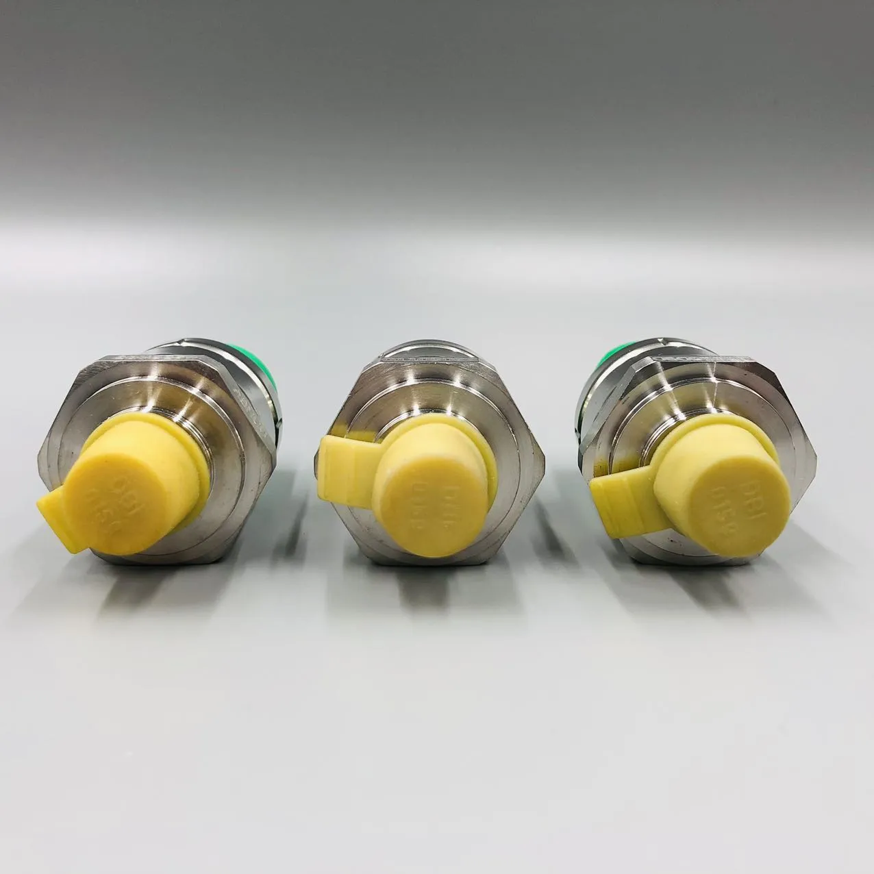 Комацу (Komatsu),Высококачественный датчик давления наддува 6560-61-7202 для Komatsu SAA6D140E (двигатель), применяемый на технике WA500.