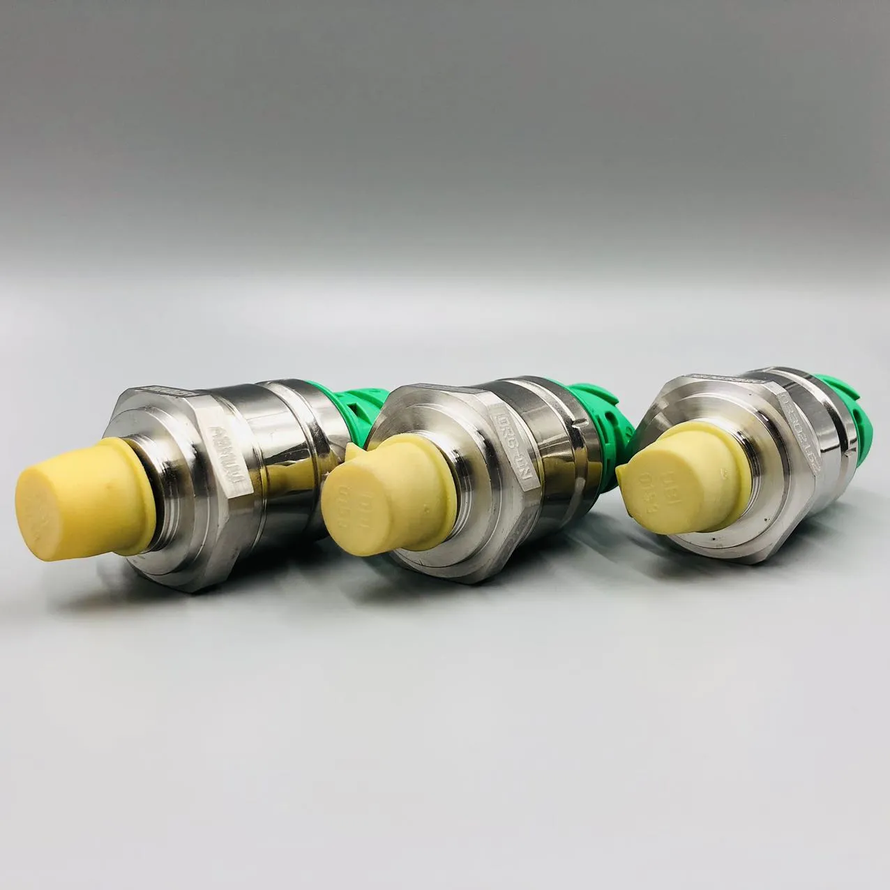 Комацу (Komatsu),Высококачественный датчик давления наддува 6560-61-7202 для Komatsu SAA6D140E (двигатель), применяемый на технике WA500.