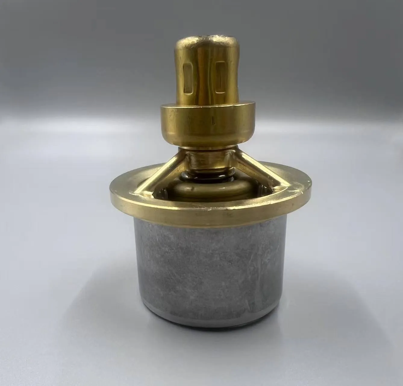 Оригинальный экскаватор Komatsu двигатель термостат детали 600 – 421 – 6630