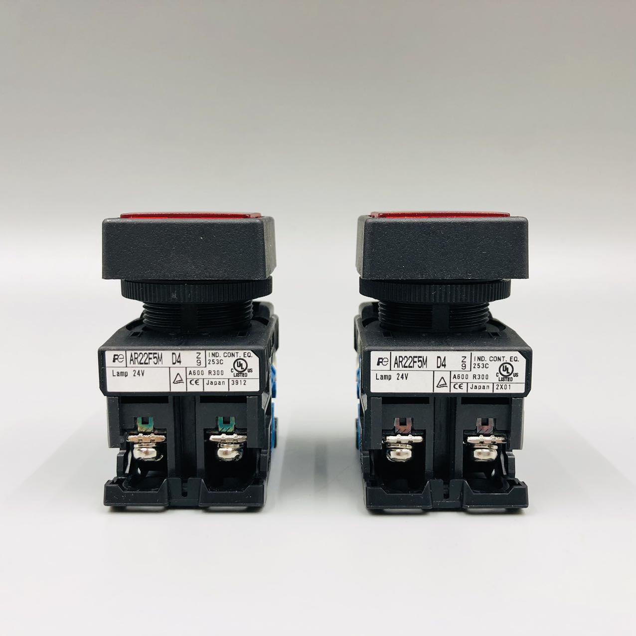 Spare part 235-806-1111 SWITCH,PARKING BRAKE (Komatsu),по выгодной цене, есть в наличии на нашем складе