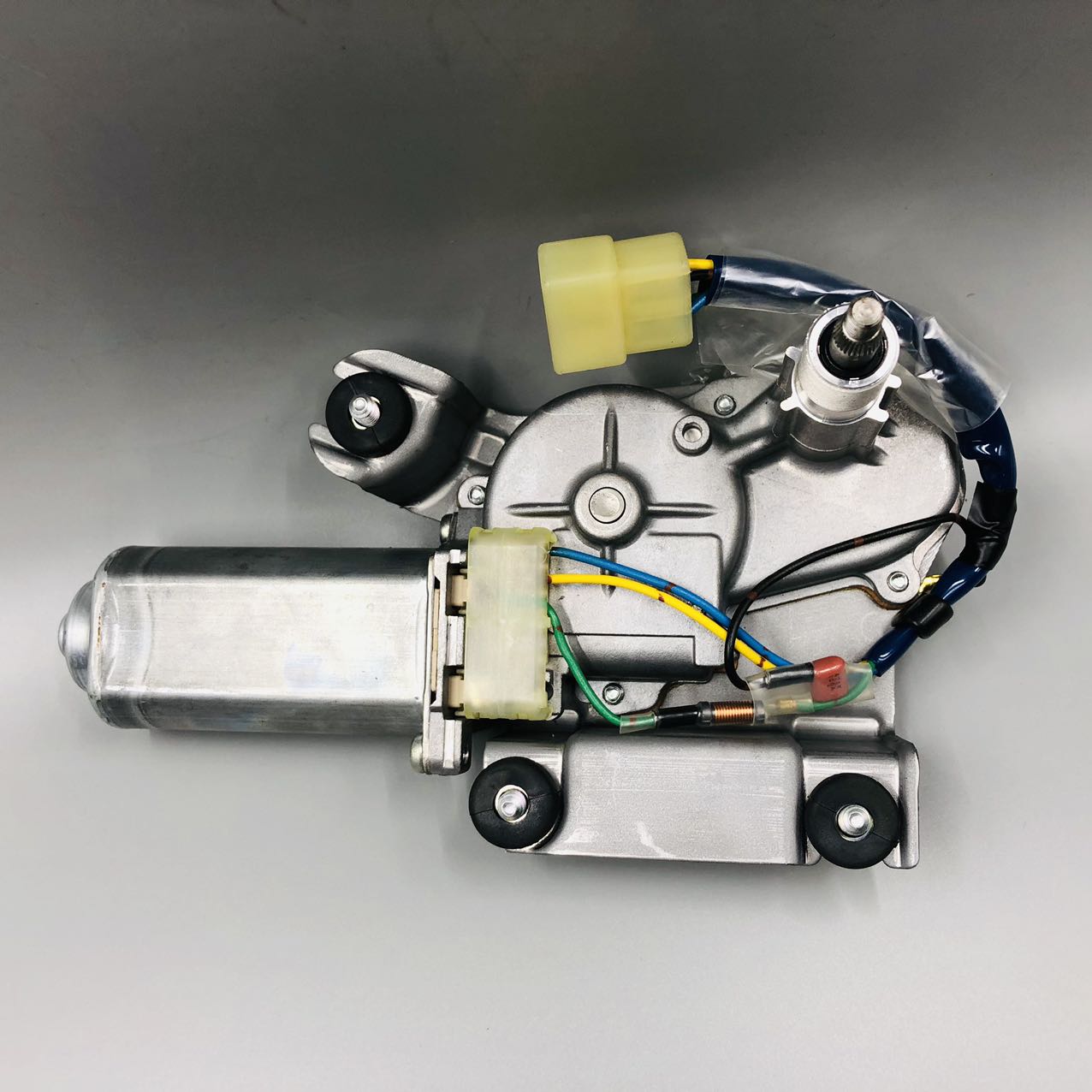 WIPER MOTOR 42C-56-11381 KOMATSU genuine,по выгодной цене, есть в наличии на нашем складе