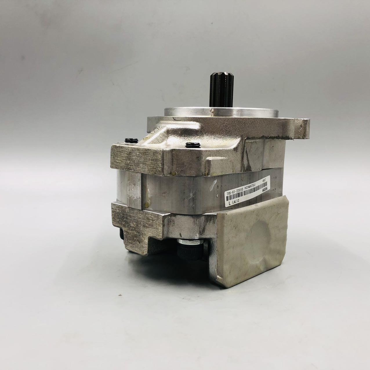 Механические аксессуары Komatsu 705 – 61 – 22010 Komatsu PUMP ASS’ Y (LAL12)