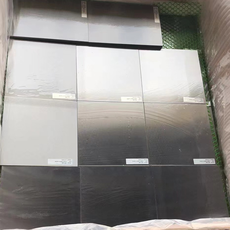 Стальная и металлическая втулка