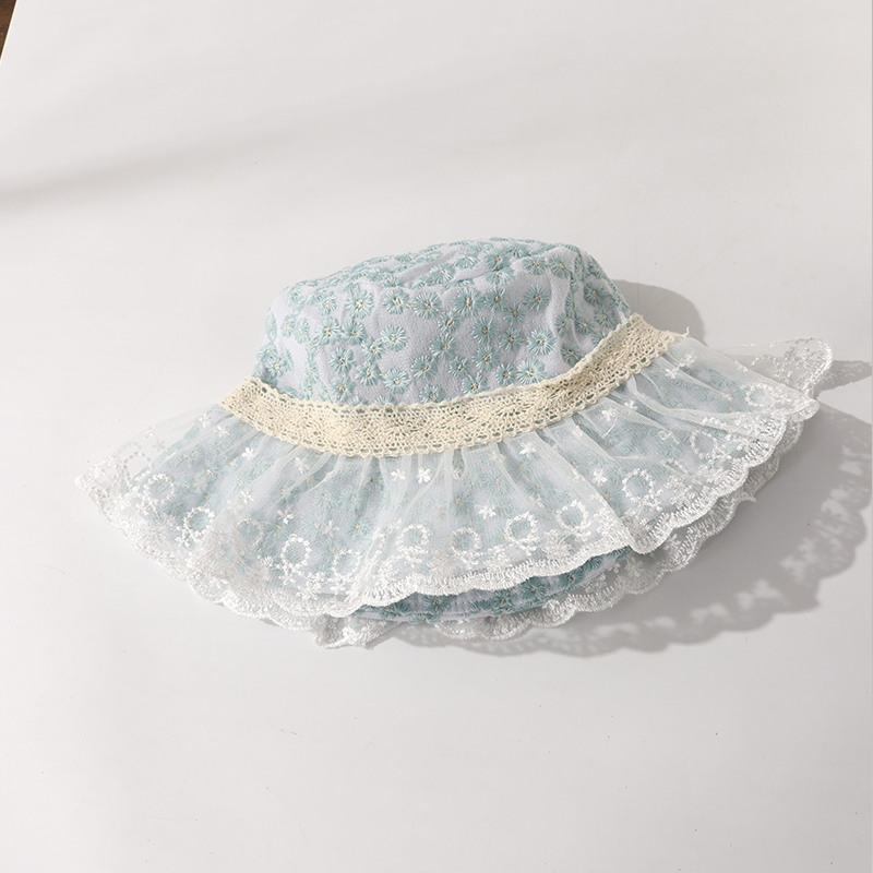 Рыбацкая шляпа с ромашкой фиолетовой и воланами из нитей мьяо