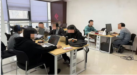 eeb221db-d7a2-424a-bf44-1c141111b66a