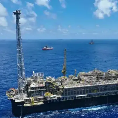 Китайская национальная оффшорная нефтяная корпорация (CNOOC) участвовала в строительстве и ввела в эксплуатацию проект шестой фазы глубоководного нефтяного месторождения Бузиус в Бразилии