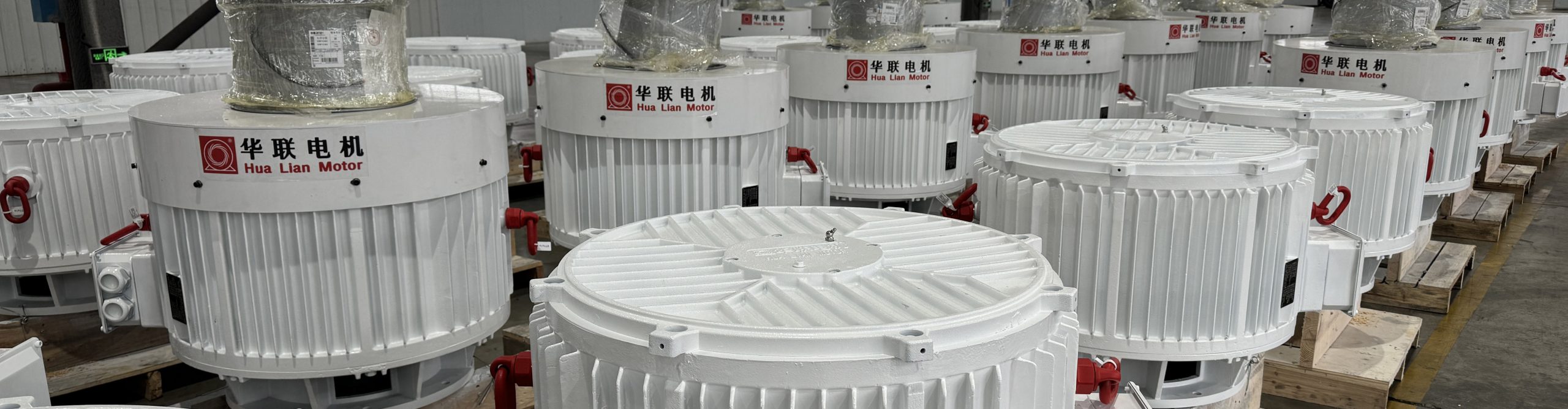 Компания Hualian Motor подала заявку на патент на устройство теплоизоляции и рассеивания тепла, а также на его двигательную систему, решающую проблему неспособности двигателей приводить в движение нагрузки из-за высоких температур в условиях работы при высоких температурах.