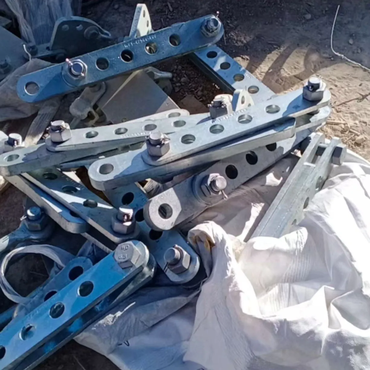 Компания Shandong Haiyun Electric Power Technology Co., Ltd. отгрузила партию силового оборудования, обеспечивая безопасную и стабильную работу электросети.