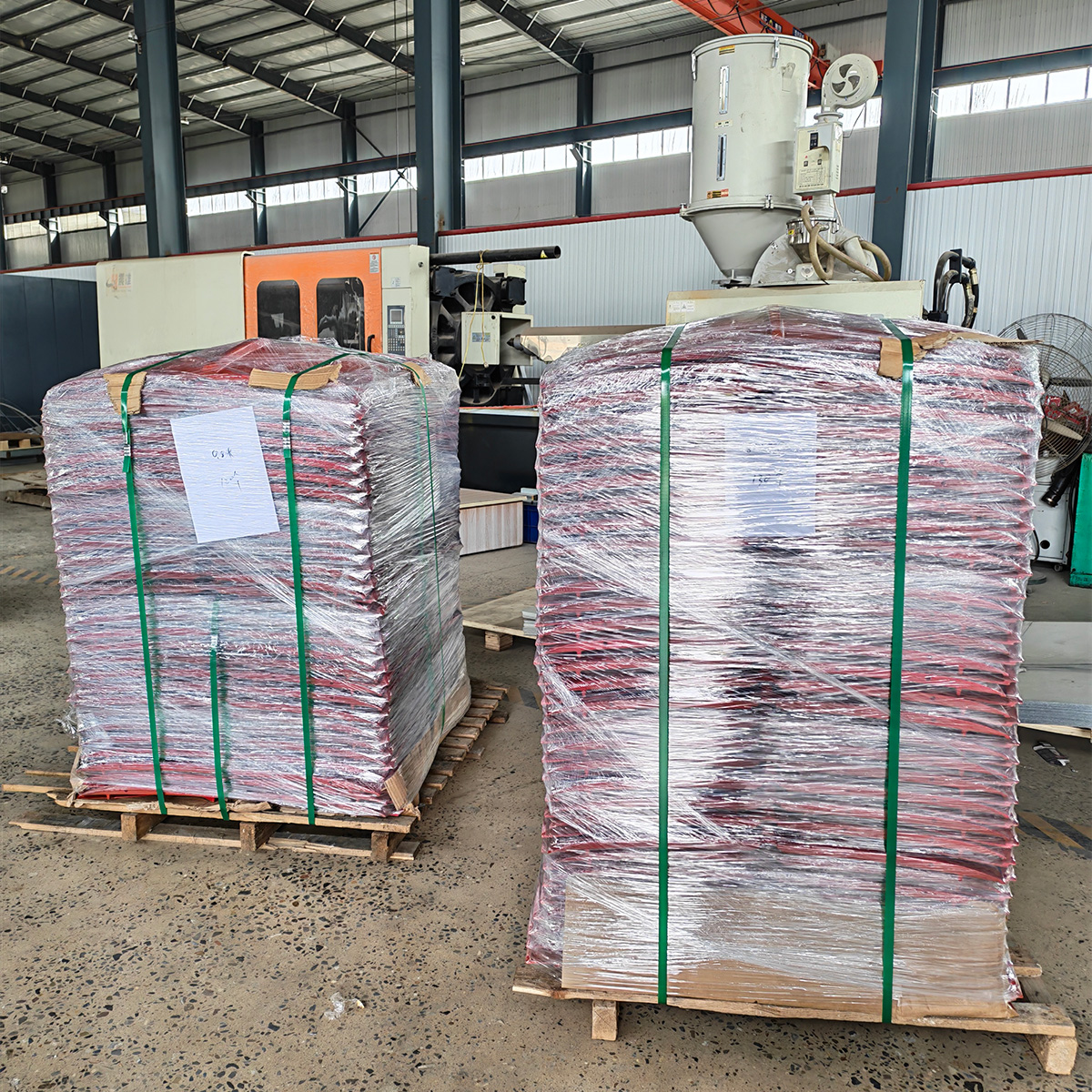 Точная защита и эффективная доставка – партия специализированных защитных ограждений от птиц, отправленная для обеспечения безопасности в различных областях.