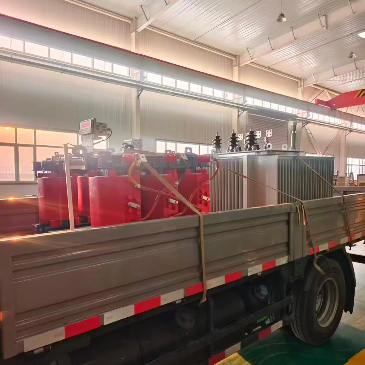 Эффективная доставка! Компания Haiyun Power отгрузила 10 изготовленных на заказ сухих трансформаторов для обеспечения электроэнергией ключевых региональных энергетических проектов.