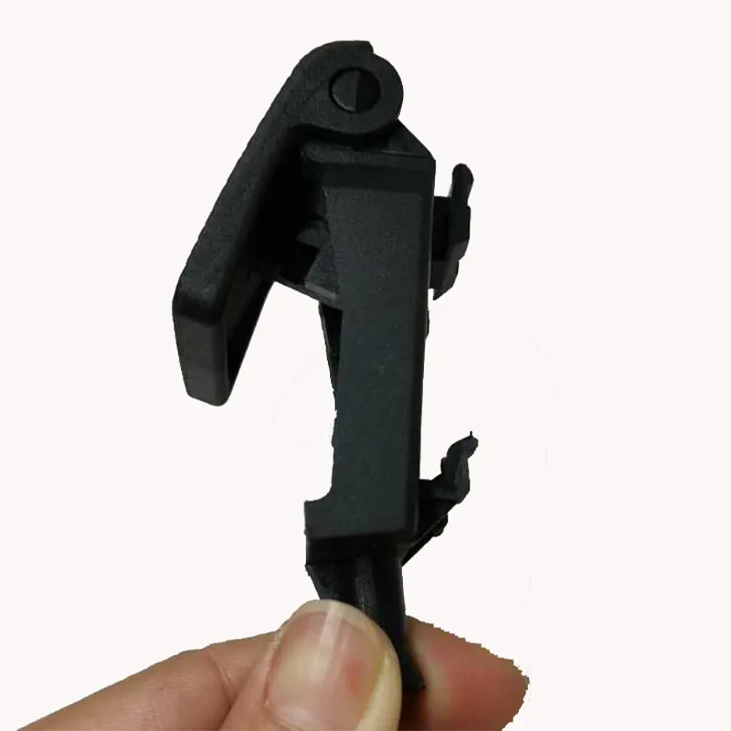 Рычаг открывания капота – пластиковый