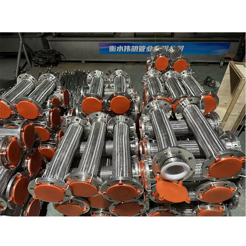 Характеристики и преимущества гофрированных шлангов с футеровкой из ПТФЭ