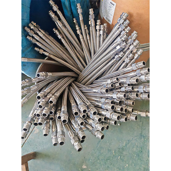 Компания Hengshui Weiming Pipeline Industry, ориентируясь на российский сектор КПГ, поставляет высококачественные шланги высокого давления для заправки КПГ.