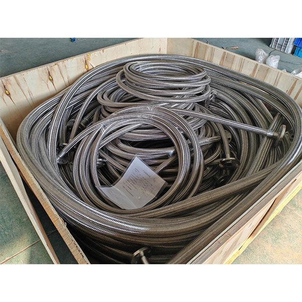 Компания Hengshui Weiming Pipe Industry поставляет в Россию гибкие шланги из ПТФЭ; она является предпочтительным брендом среди поставщиков шлангов из ПТФЭ в Санкт-Петербурге.