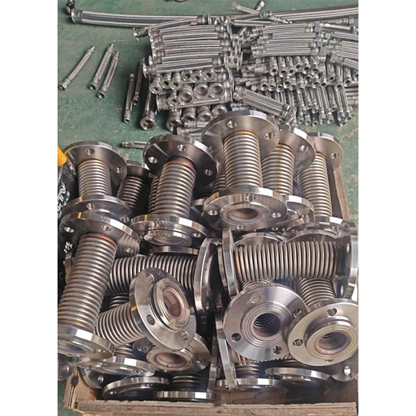 Компания Hengshui Weiming Pipe Industry, профессиональный производитель гидравлических шлангов, предлагает комплексные решения для гидравлических шлангов высокого давления, удовлетворяя потребности российских покупателей.