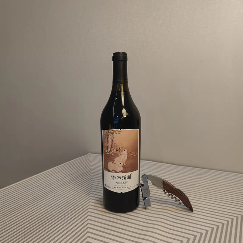 Вино Мерло из нефритового кролика