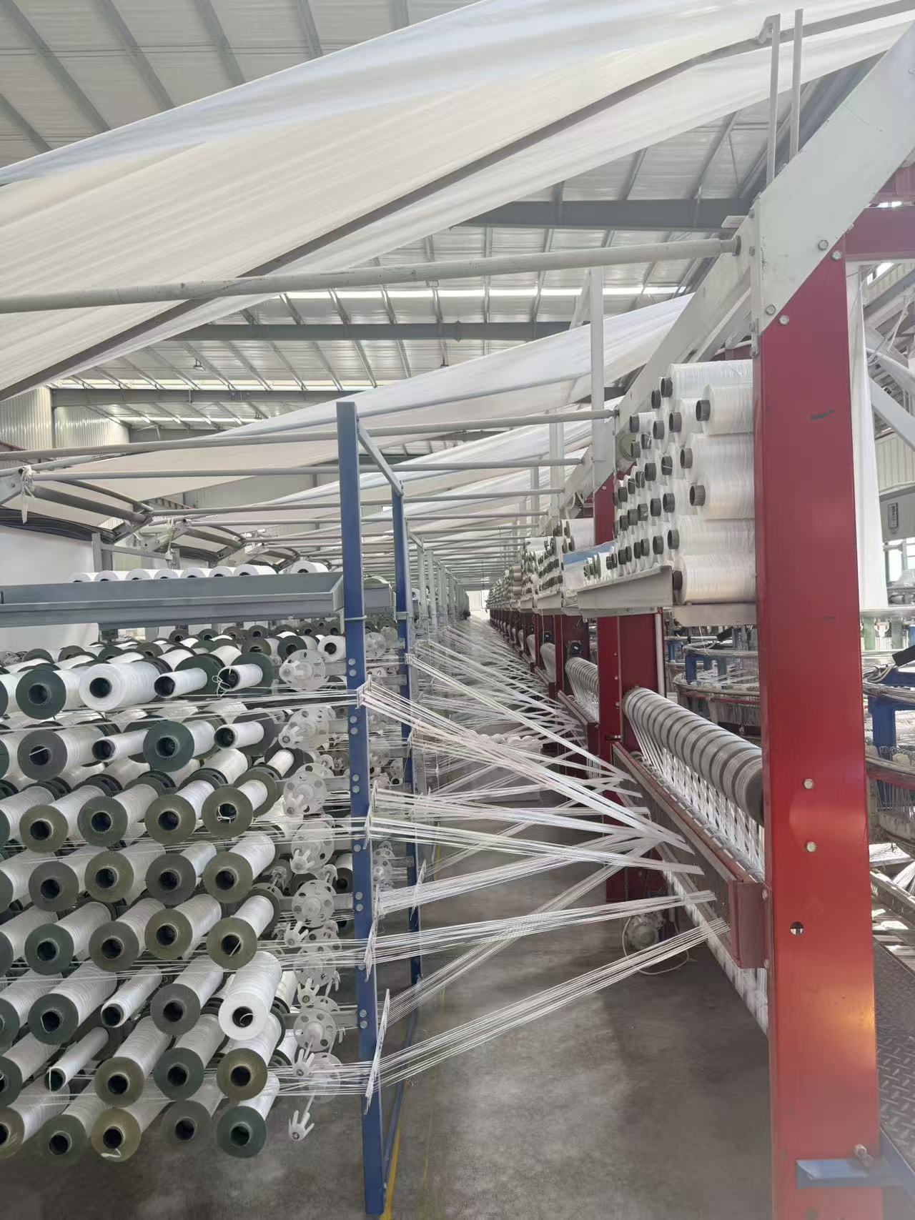 Тоннажные мешки: «невидимые транспортеры» промышленной логистики, адаптируемые к различным сценариям и обеспечивающие эффективную транспортировку.