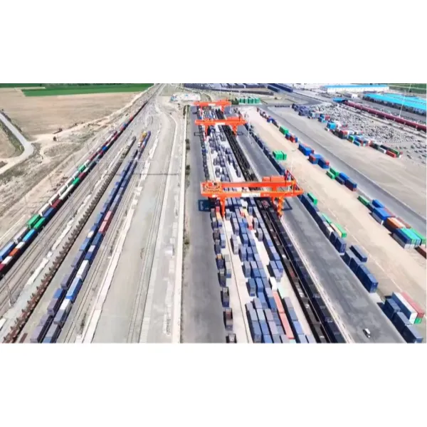 Число грузовых поездов Китай-Европа (Центральная Азия), прошедших через железнодорожный порт Хоргос, в этом году превысило 8000.